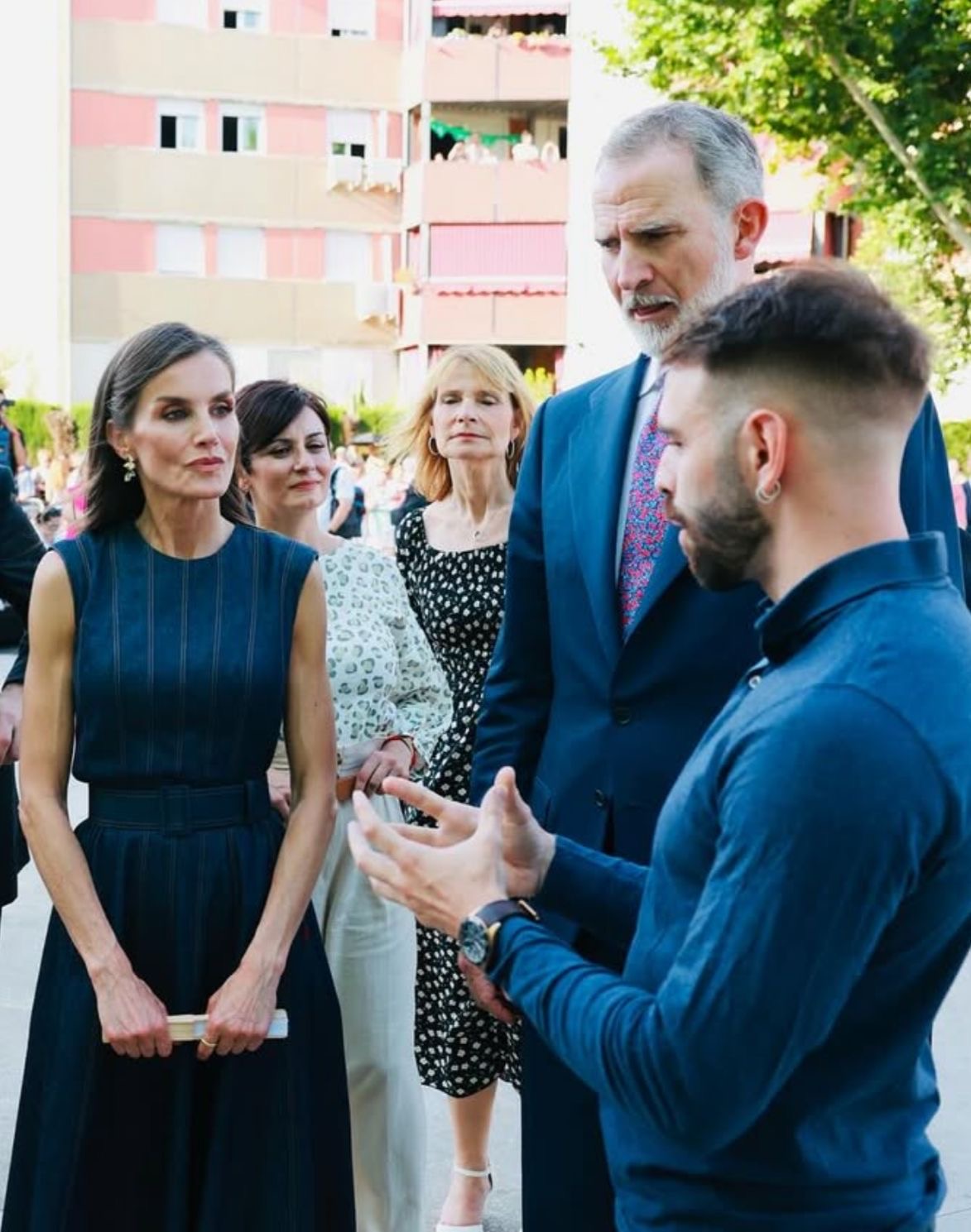 Iñaki de Imperdible presentando un proyecto a los Reyes de España